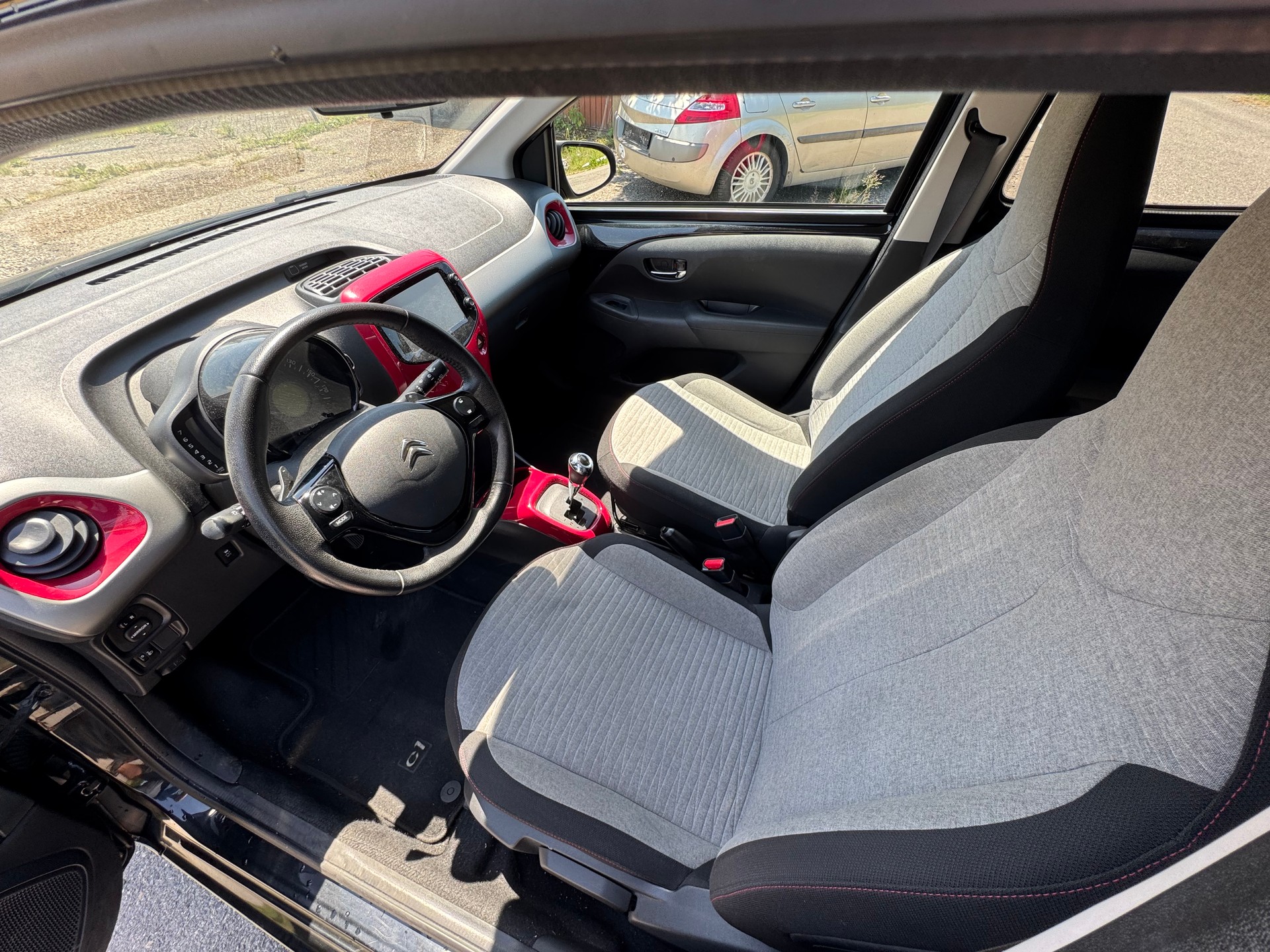 CITROEN C1 1.0 VTi ETG5 Shine Edition-image-13