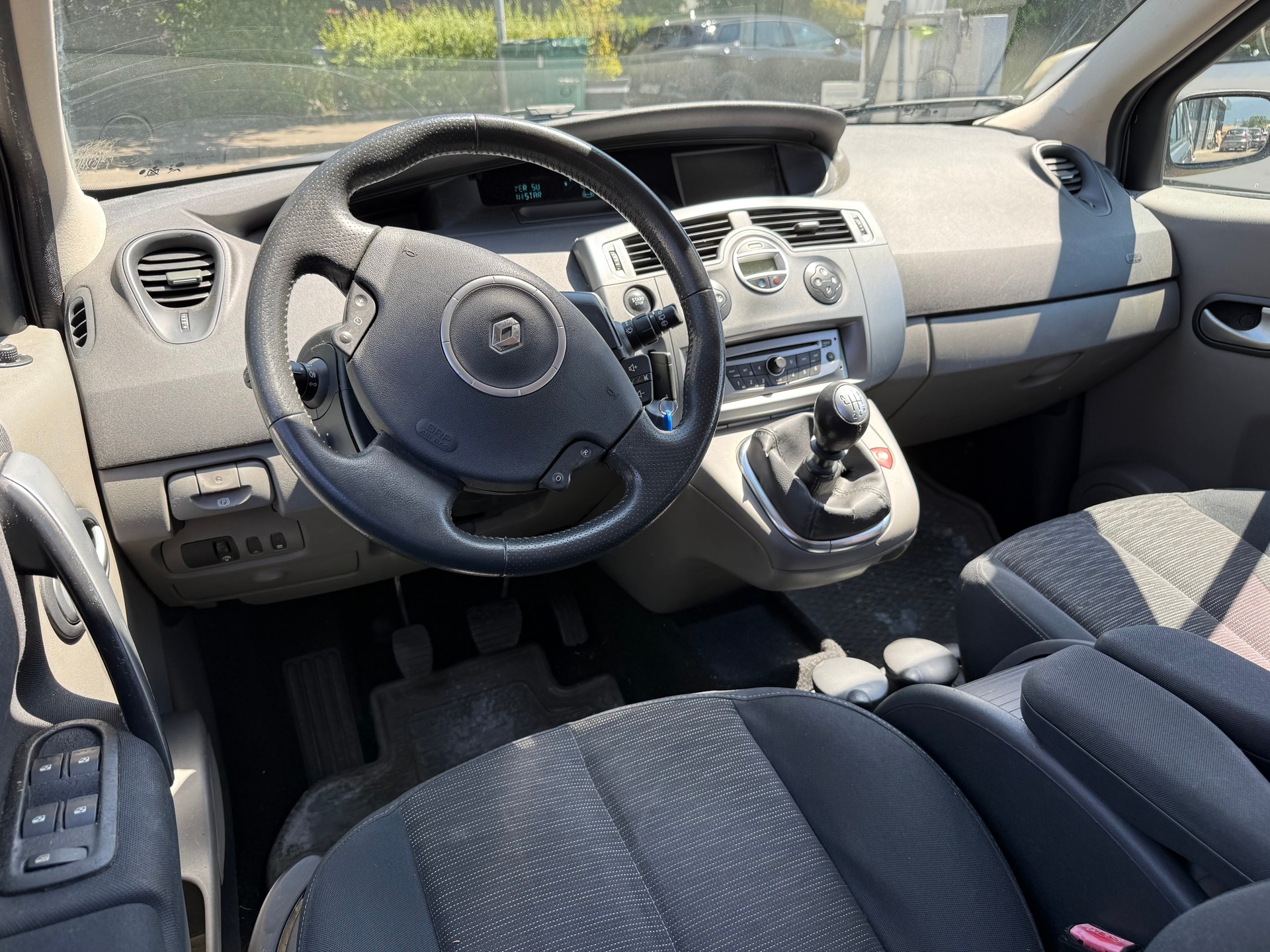 RENAULT Grand Scénic 2.0 dCi Dynamique-image-7
