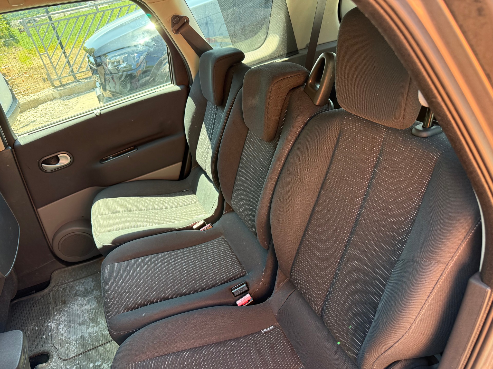 RENAULT Grand Scénic 2.0 dCi Dynamique-image-5