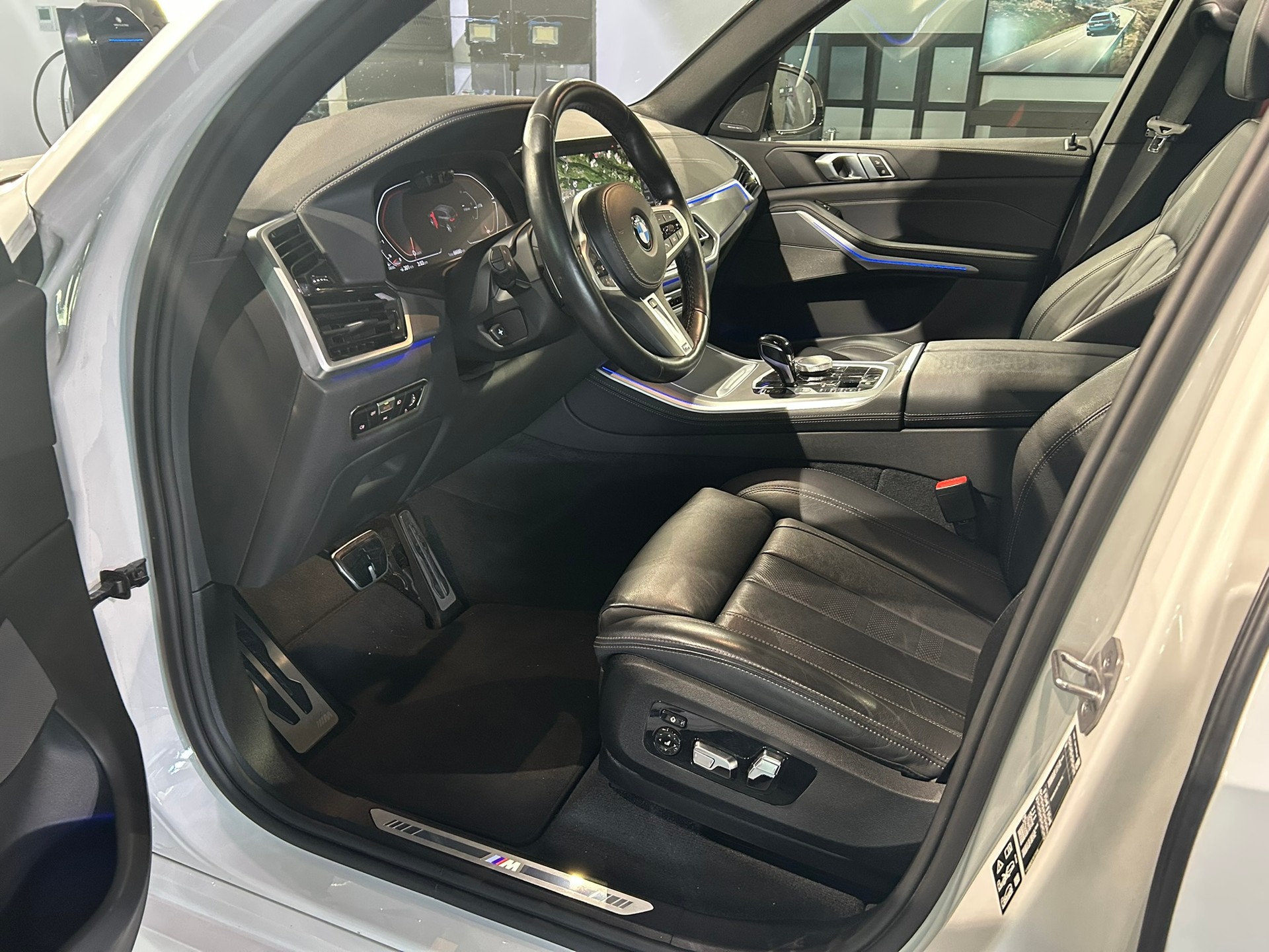 BMW X5 xDrive 48V 40d M Sport Steptronic-image-25