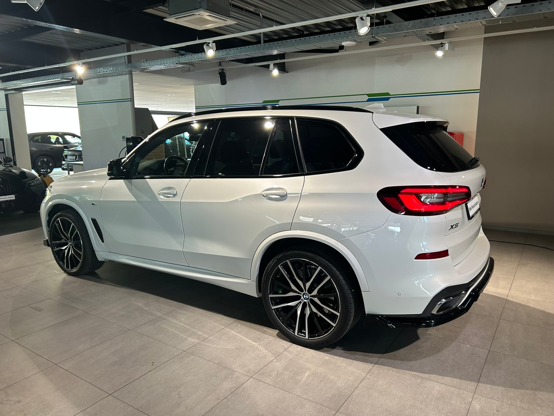 BMW X5 xDrive 48V 40d M Sport Steptronic-image-8