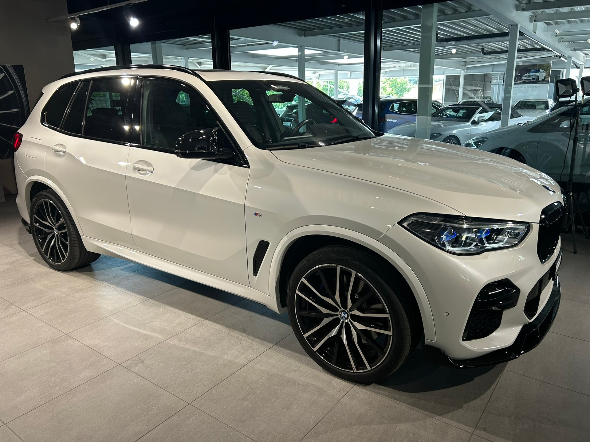 BMW X5 xDrive 48V 40d M Sport Steptronic-image-0