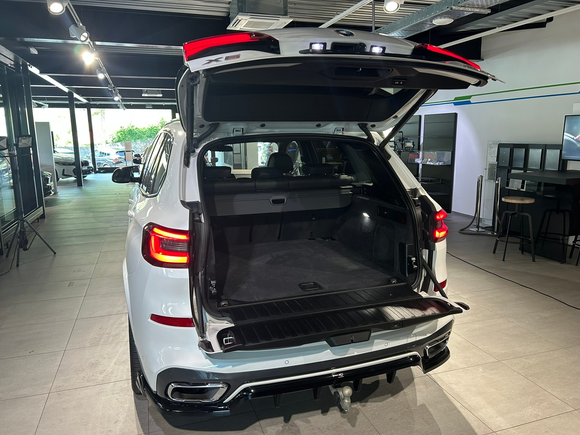 BMW X5 xDrive 48V 40d M Sport Steptronic-image-12