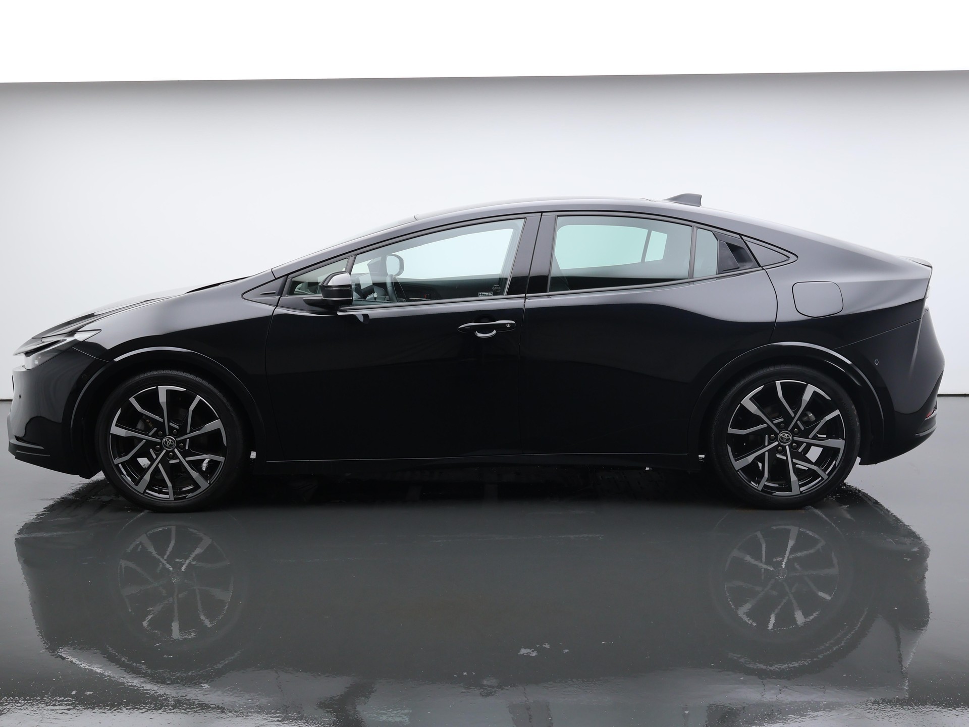 TOYOTA Prius 2.0 Plug-In-Hybrid Premium / Jetzt Leasing ab 0.99% oder Cash-Prämie CHF 3'000.00-image-2