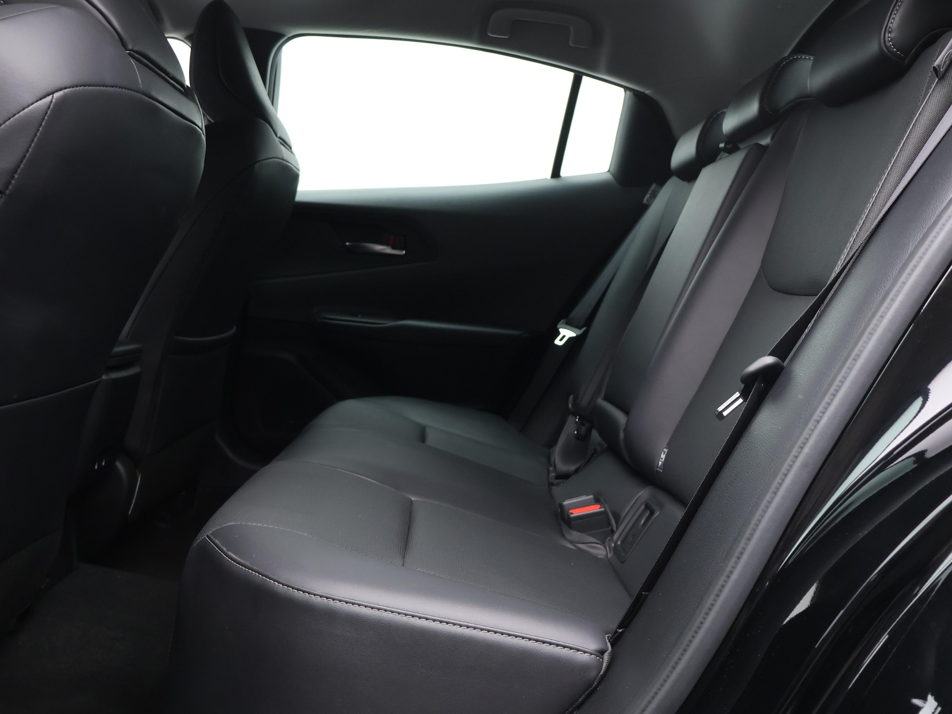 TOYOTA Prius 2.0 Plug-In-Hybrid Premium / Jetzt Leasing ab 0.99% oder Cash-Prämie CHF 3'000.00-image-4