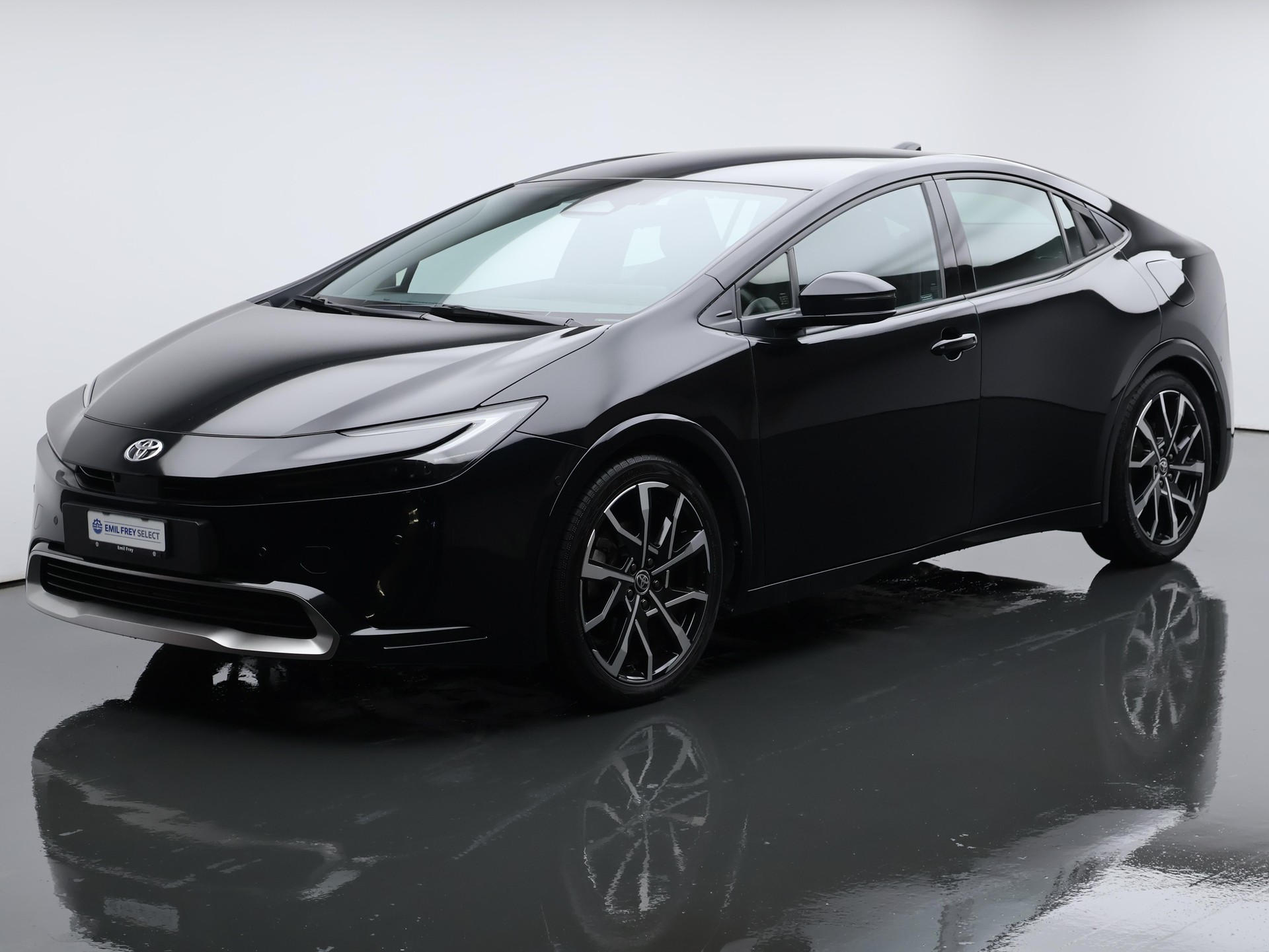 TOYOTA Prius 2.0 Plug-In-Hybrid Premium / Jetzt Leasing ab 0.99% oder Cash-Prämie CHF 3'000.00-image-0