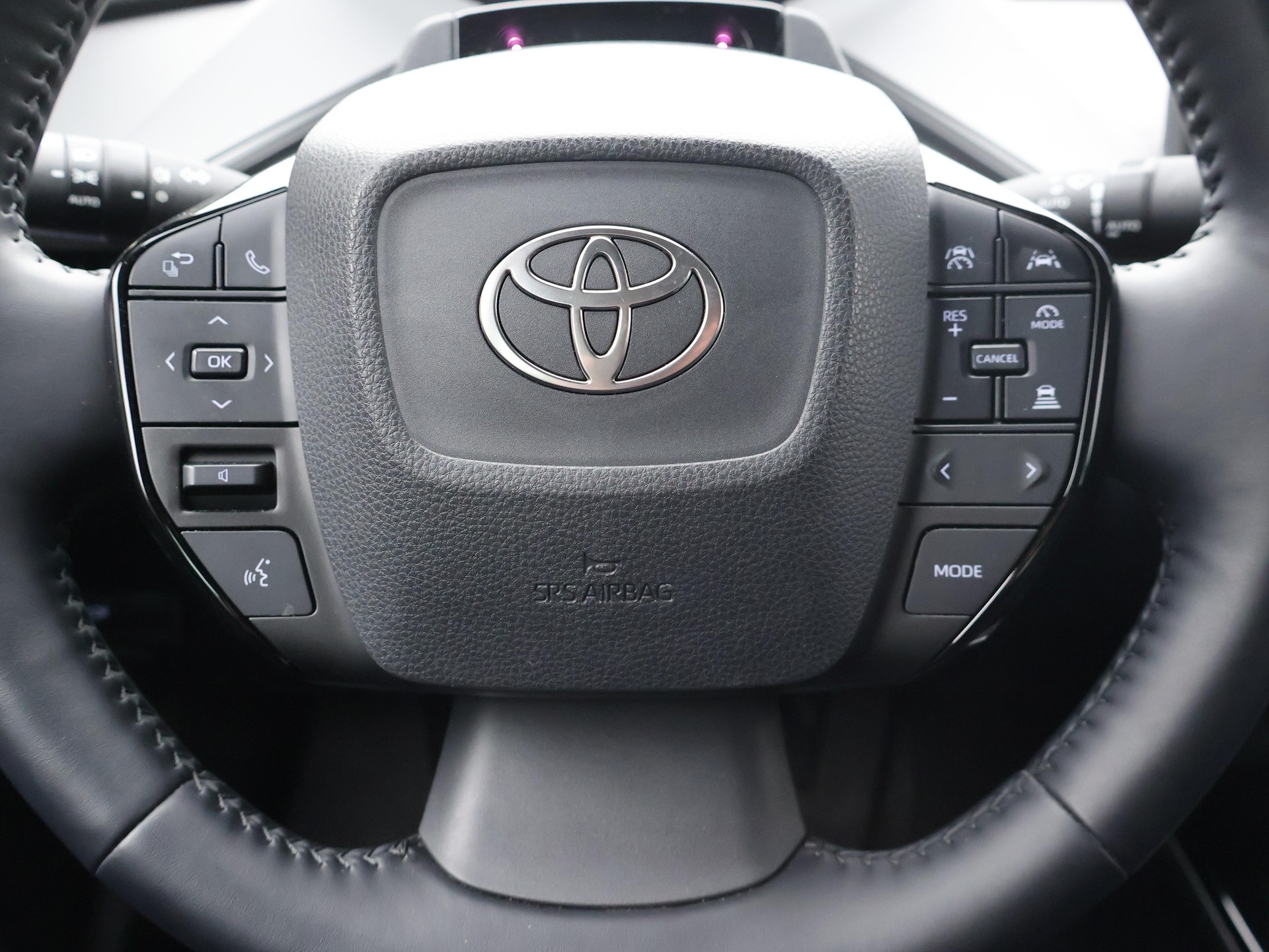 TOYOTA Prius 2.0 Plug-In-Hybrid Premium / Jetzt Leasing ab 0.99% oder Cash-Prämie CHF 3'000.00-image-16