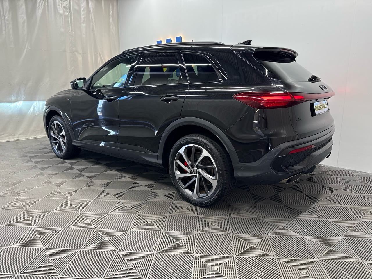 AUDI Q5 TFSI quattro 150 kW S-tronic S-Line-showroom-element-1