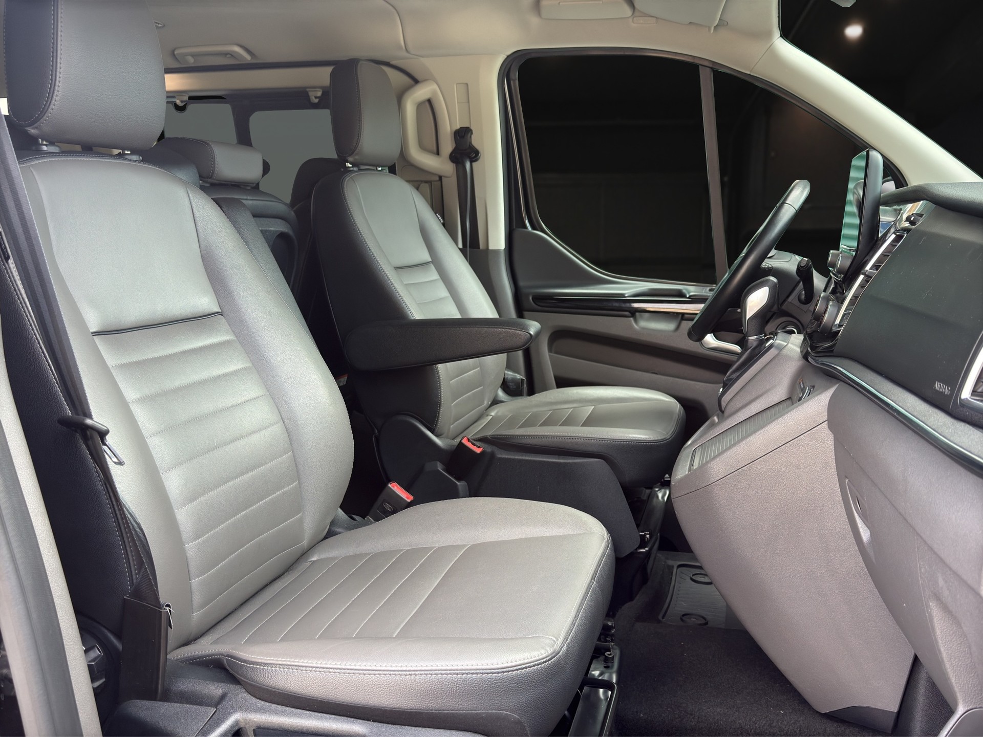 FORD Tourneo Custom 320 L2H1 Titanium X A-image-9