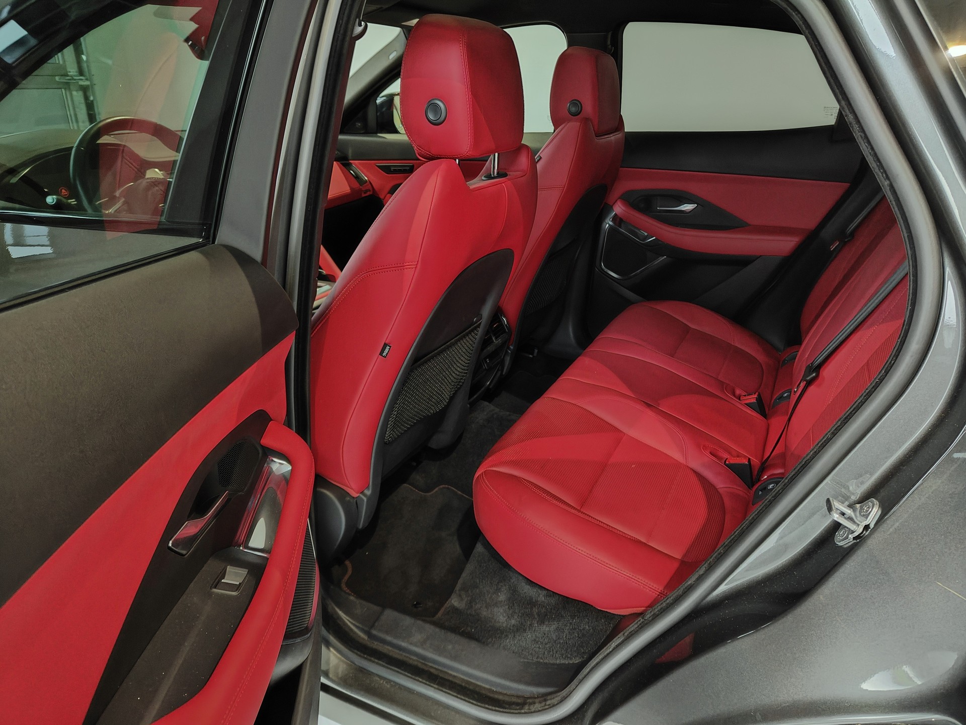 JAGUAR E-Pace 2.0d D240 R-Dynamic SE AWD Automatik-image-5