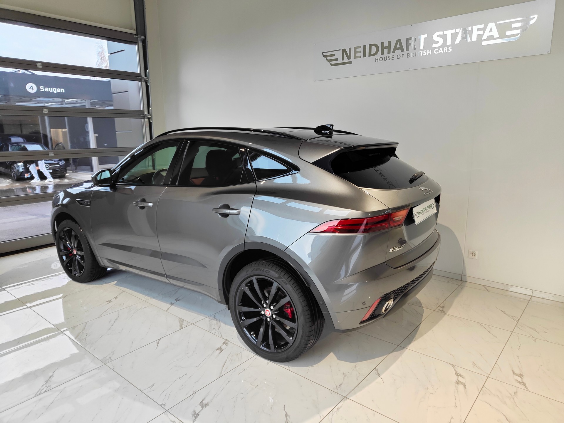 JAGUAR E-Pace 2.0d D240 R-Dynamic SE AWD Automatik-showroom-element-1
