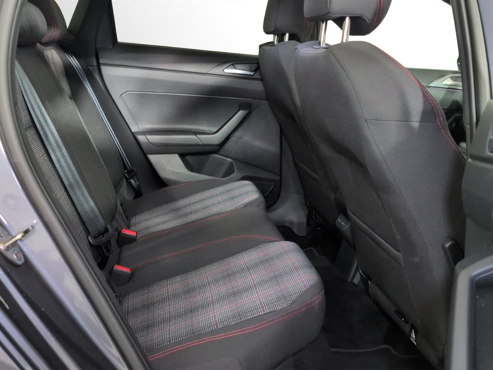 VW Polo 2.0 TSI GTI DSG-image-8
