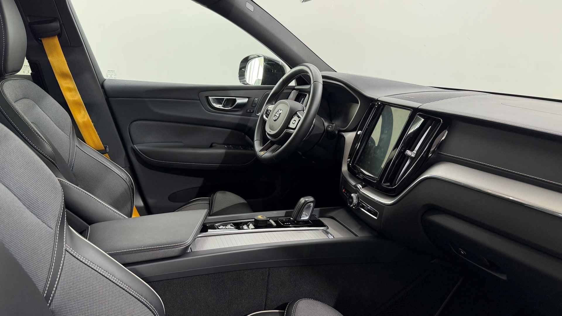VOLVO XC60 2.0 T8 TE Polestar eAWD-image-3