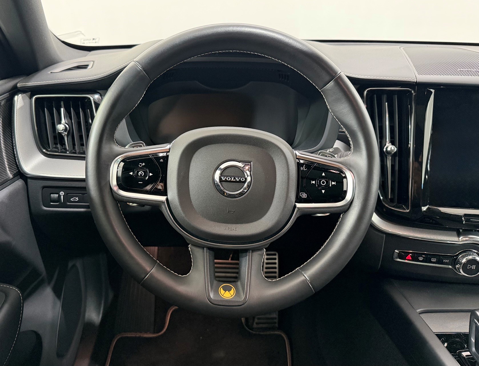 VOLVO XC60 2.0 T8 TE Polestar eAWD-image-9