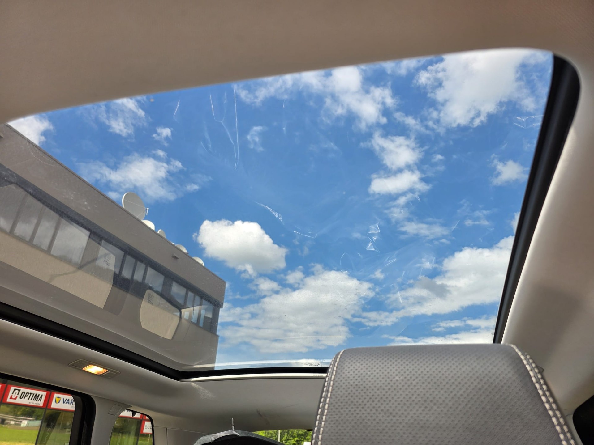 LAND ROVER 2.2 SD4 Dynamic-image-4