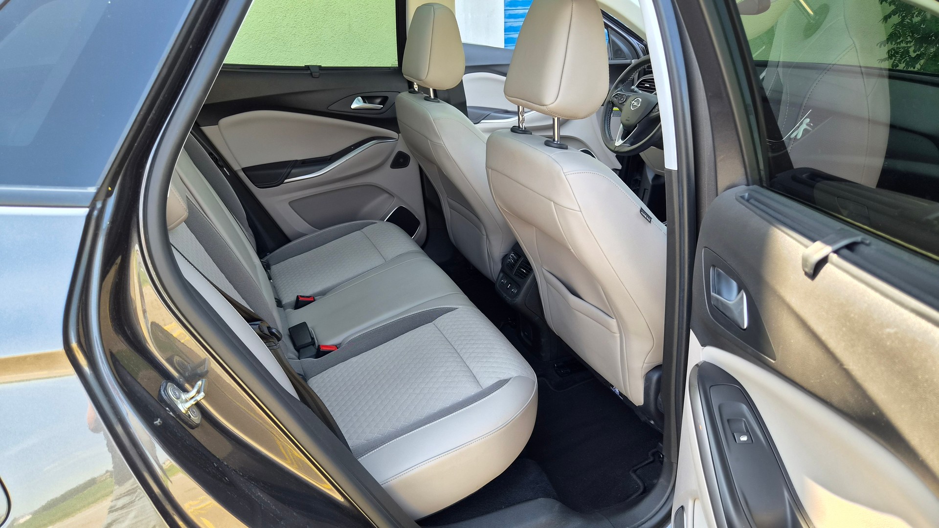 OPEL Grandland X 1.6 TP Ultimate Automatik-image-11