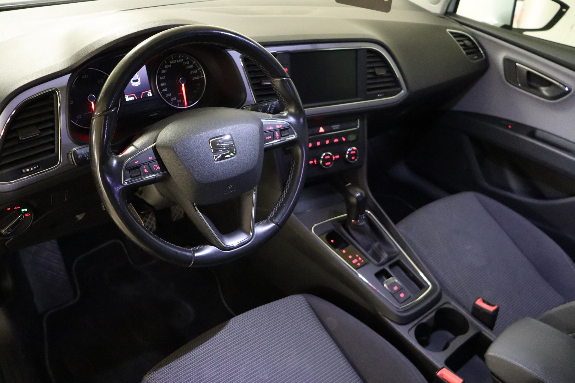SEAT Leon ST 2.0 TDI CR Style DSG-image-14