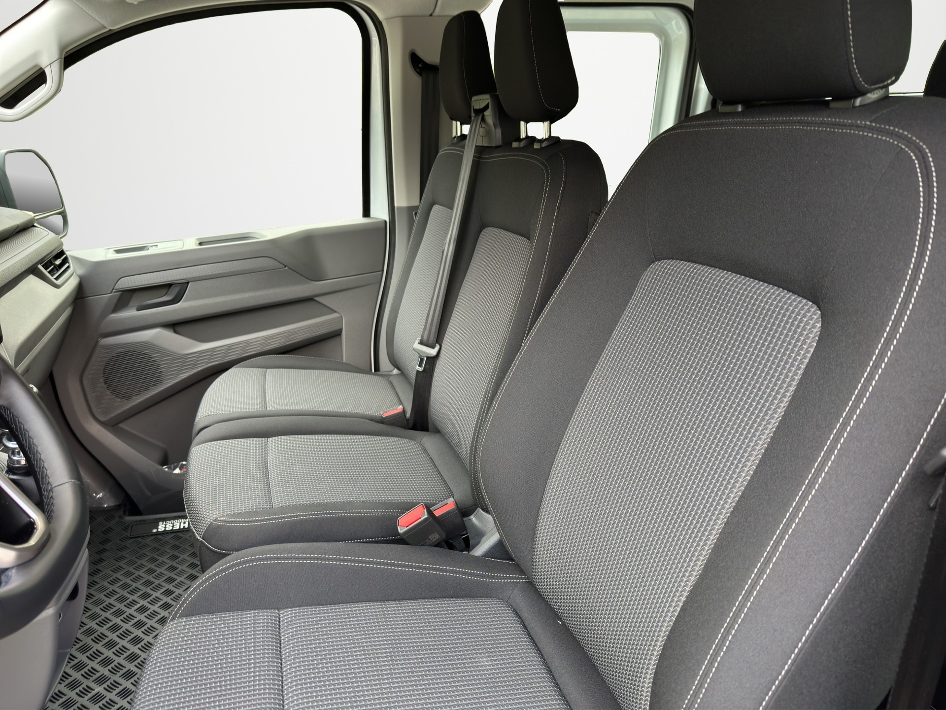 VW Transporter 2.0 TDI-image-8