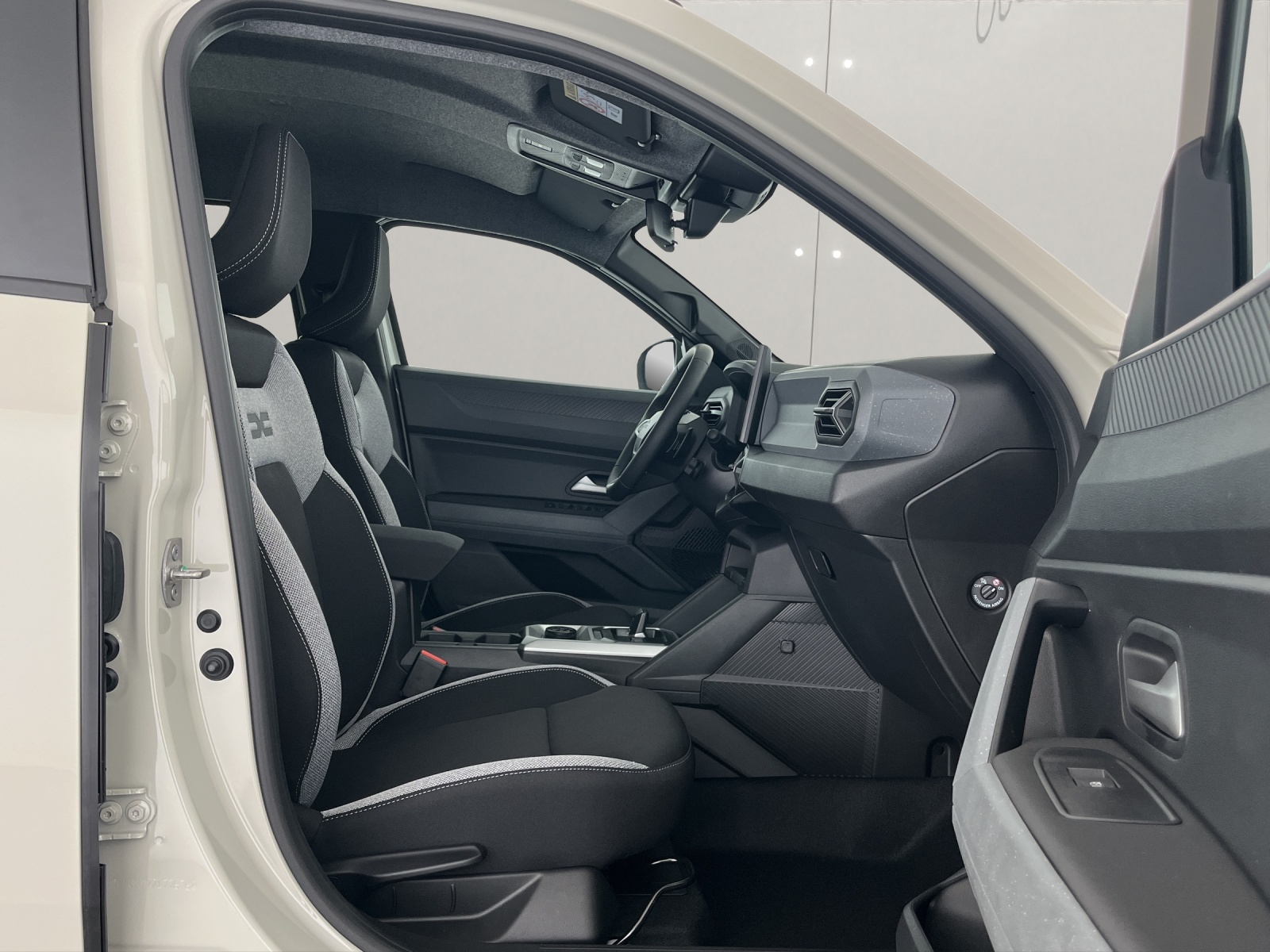 DACIA Duster 1.2 Hybrid Journey 4WD-image-15