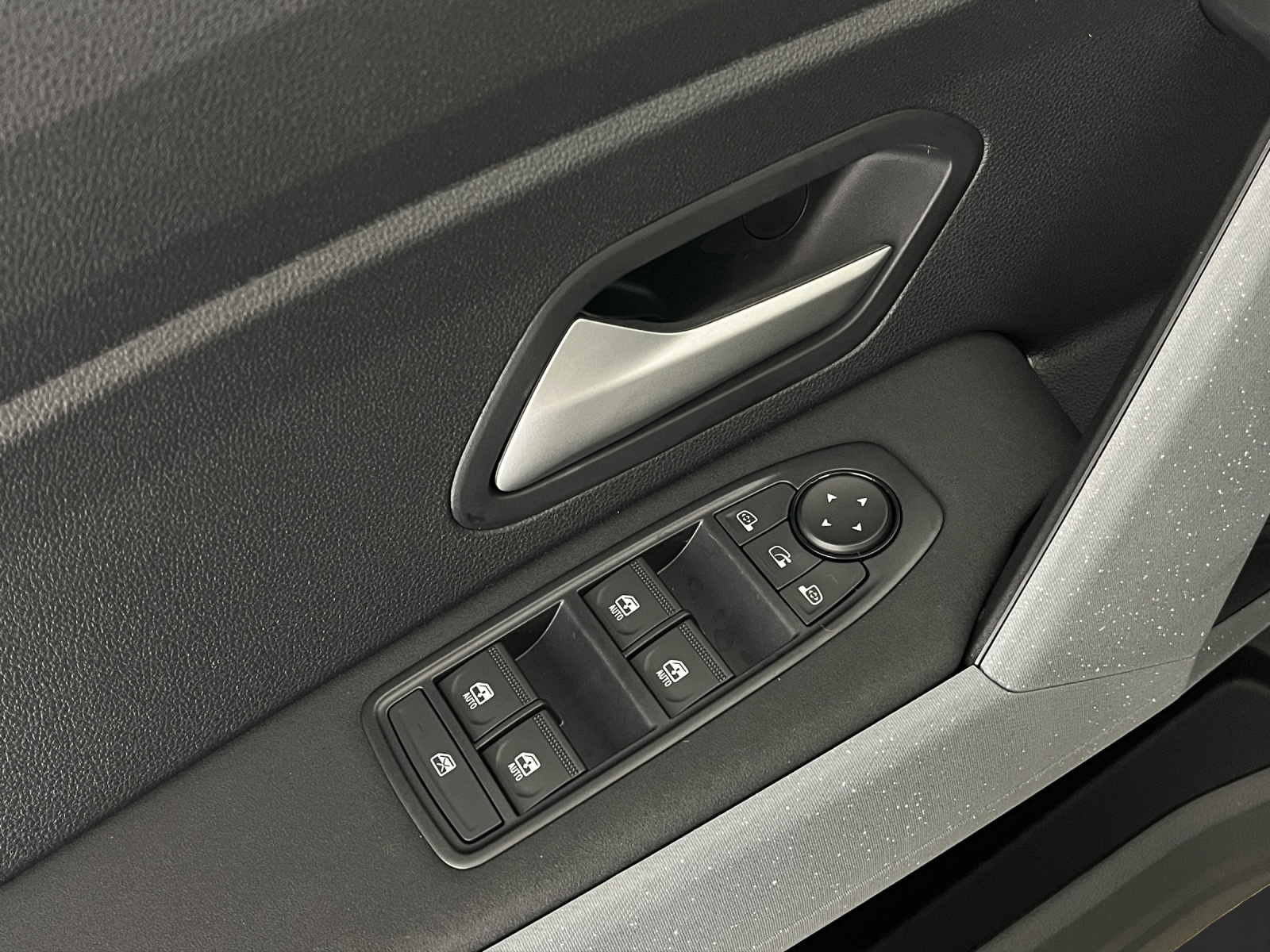 DACIA Duster 1.2 Hybrid Journey 4WD-image-12