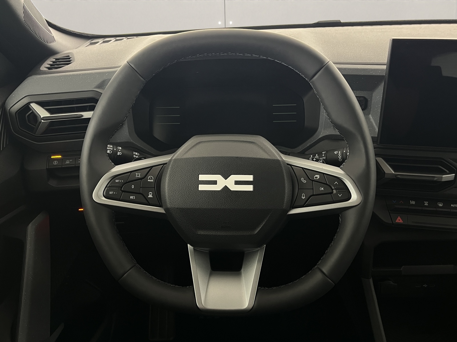 DACIA Duster 1.2 Hybrid Journey 4WD-image-9