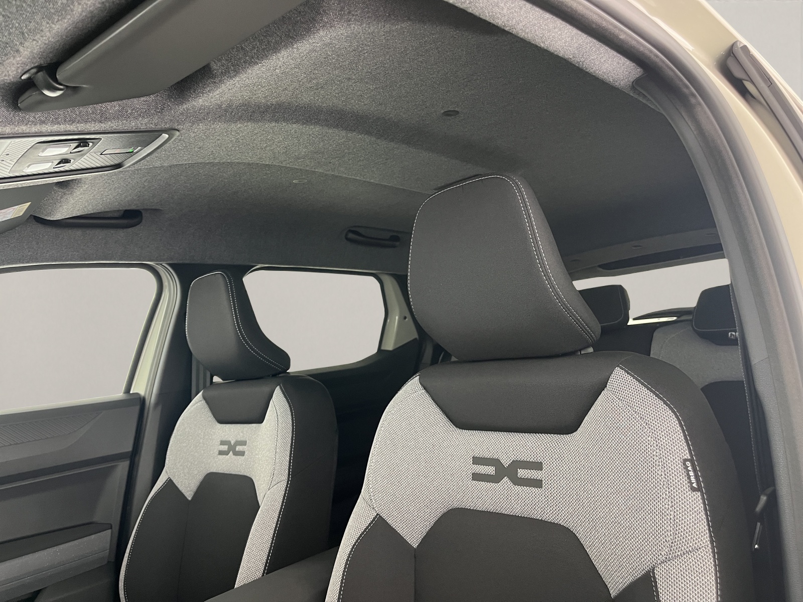 DACIA Duster 1.2 Hybrid Journey 4WD-image-14