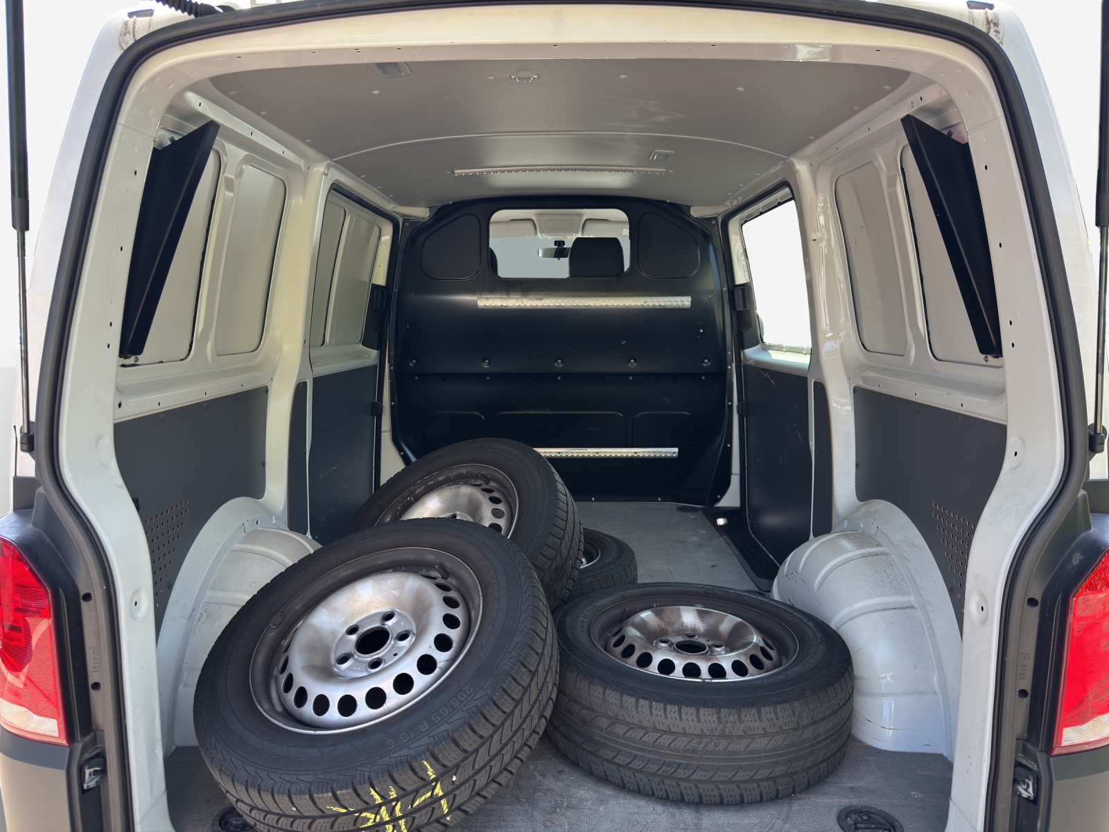 VW T6.1 2.0 TDI-image-13
