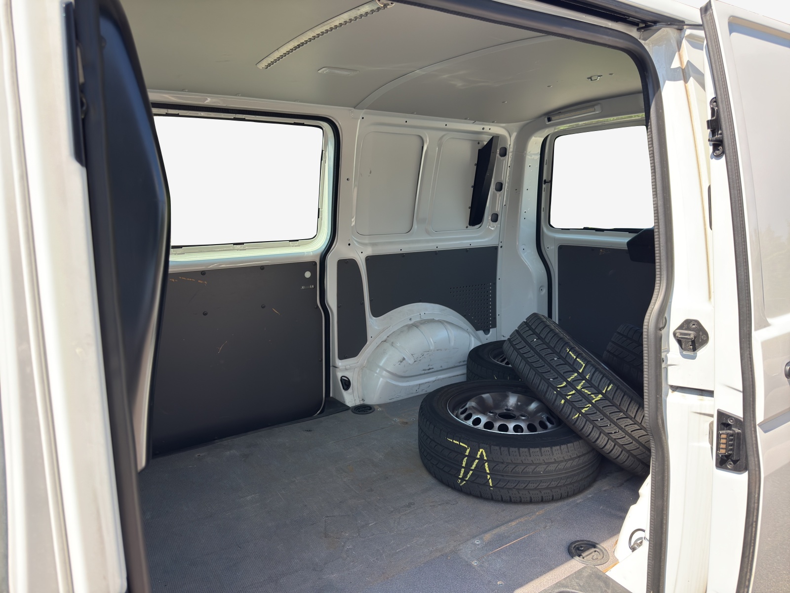 VW T6.1 2.0 TDI-image-12