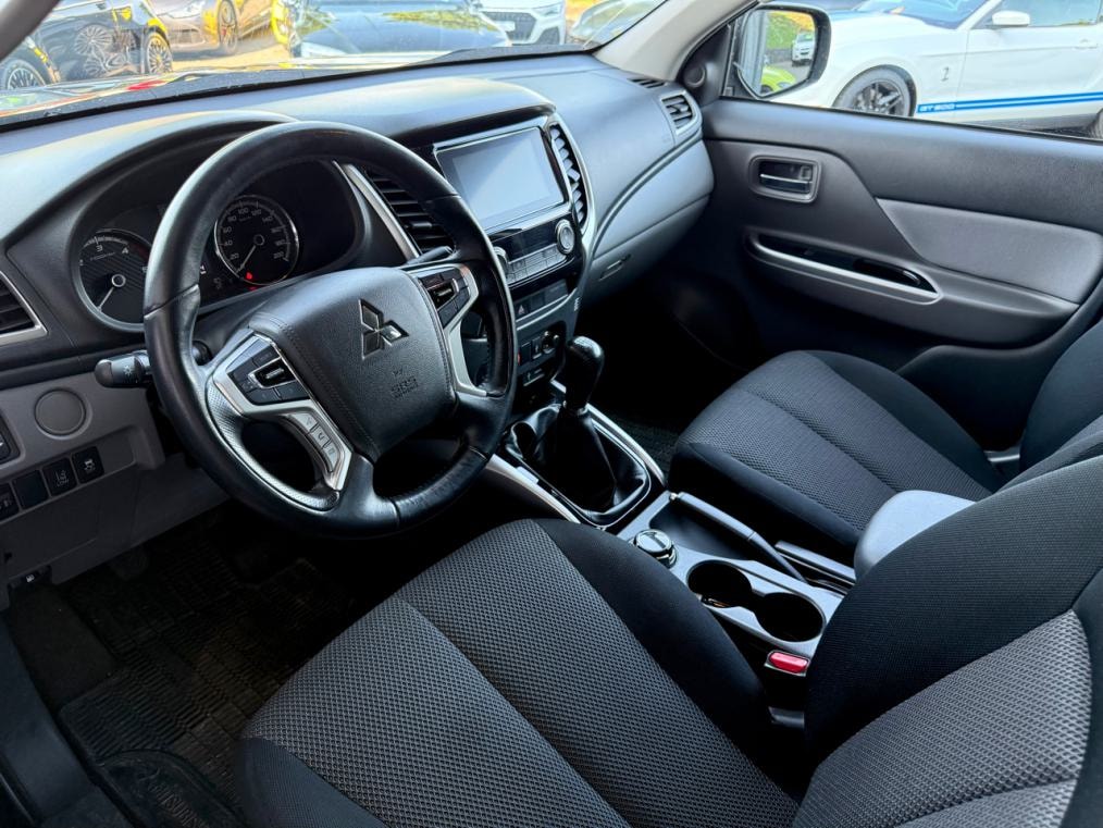 MITSUBISHI L 200 2.4 Style Double Cab-image-3