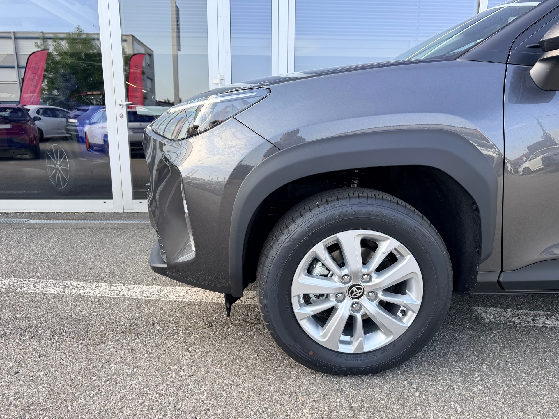TOYOTA Yaris Cross 1.5 Comfort AWDi e-CVT-image-3
