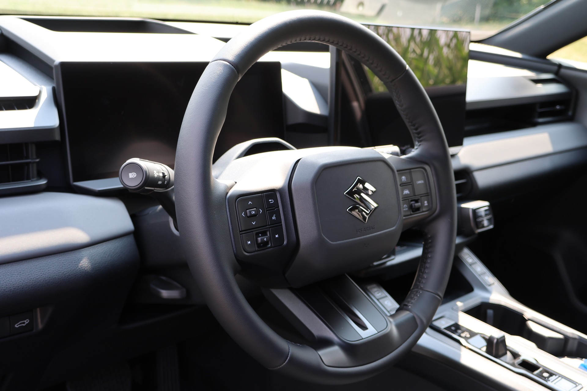 SUZUKI Across 2.5 Plug-in-Hybrid Compact Top E-CVT-image-4