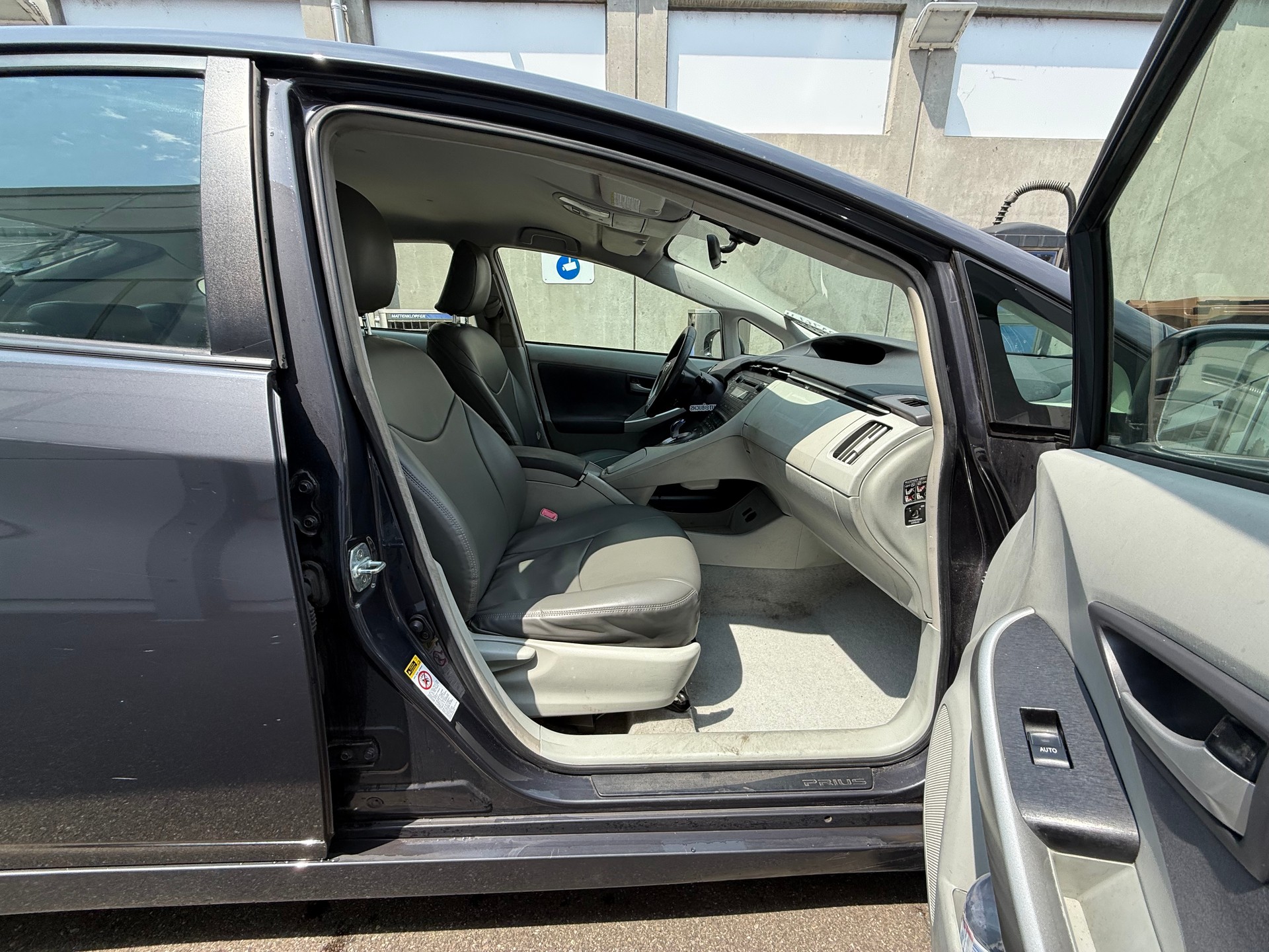 TOYOTA Prius 1.8 16V HSD Sol Premium *Lederausstattung *Gut Fahrbar-image-13