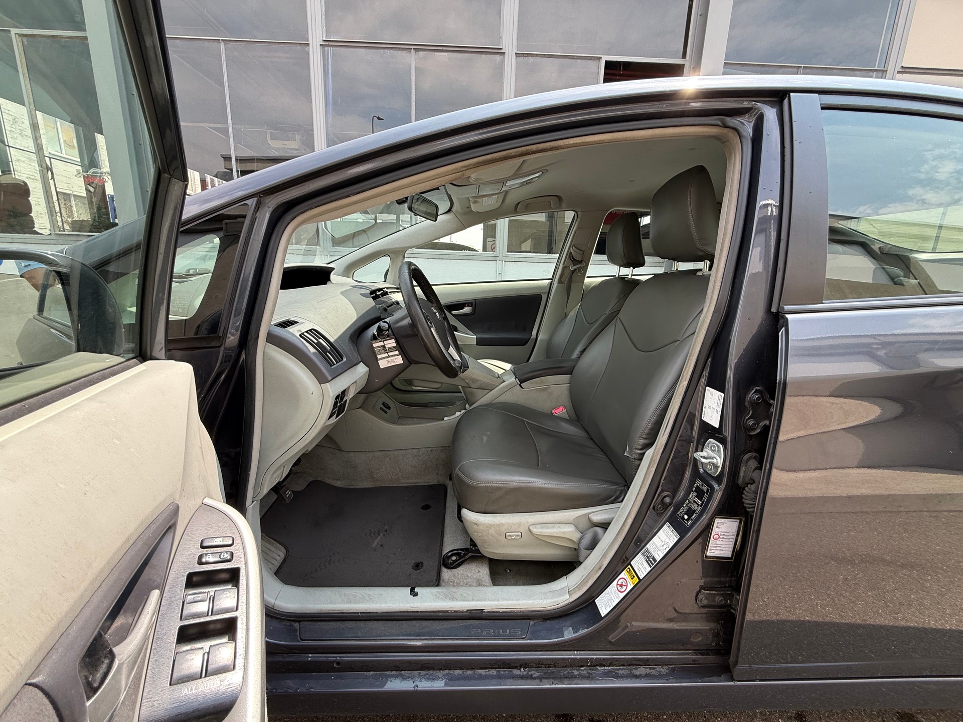 TOYOTA Prius 1.8 16V HSD Sol Premium *Lederausstattung *Gut Fahrbar-image-8