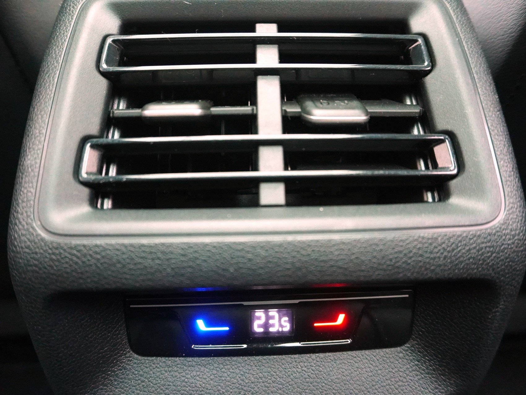 VW Tiguan 2.0 TSI DSG R-Line Black Style 4Motion (2025)-image-14