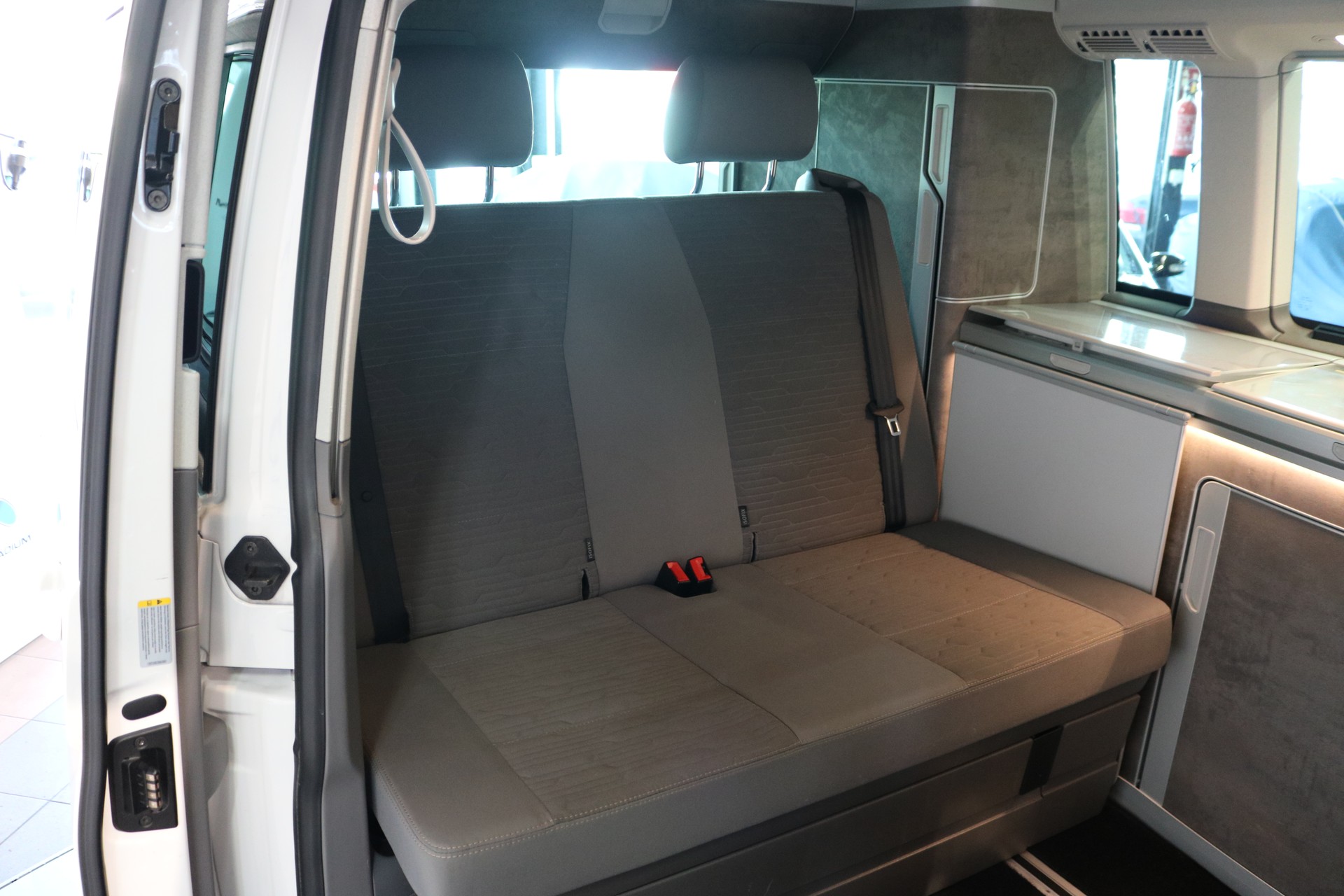 VW T6.1 California 2.0 TDI Ocean DSG-image-32