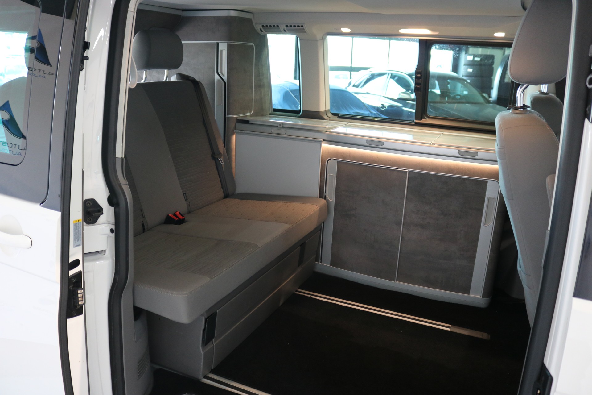 VW T6.1 California 2.0 TDI Ocean DSG-image-3