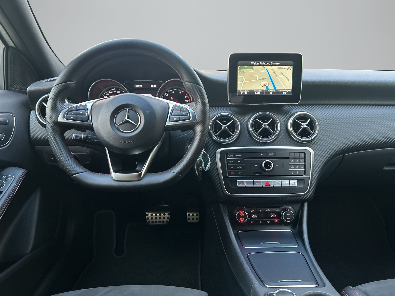 MERCEDES-BENZ A 200 AMG Line 7G-DCT -CH Fahrzeug mit Gratisservice--image-6