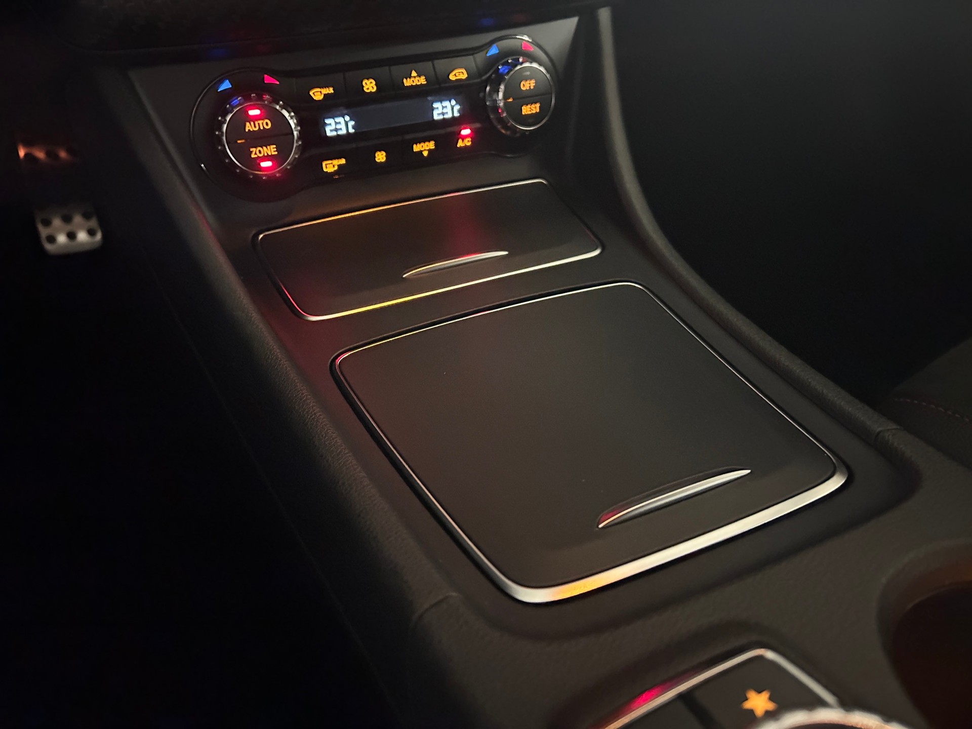MERCEDES-BENZ A 200 AMG Line 7G-DCT -CH Fahrzeug mit Gratisservice--image-10