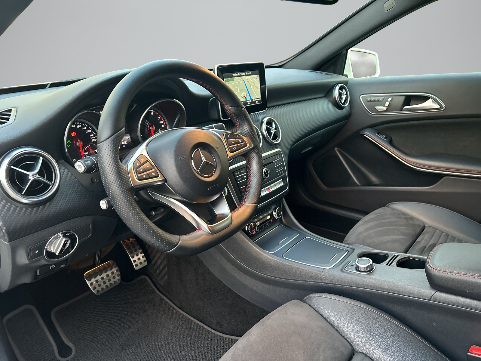MERCEDES-BENZ A 200 AMG Line 7G-DCT -CH Fahrzeug mit Gratisservice--image-5