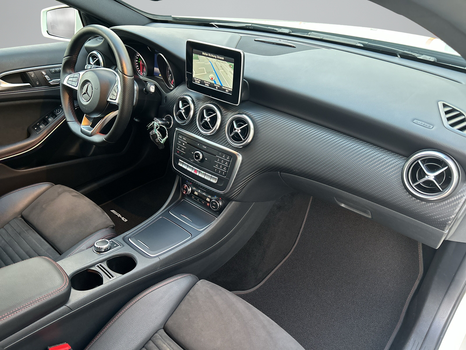 MERCEDES-BENZ A 200 AMG Line 7G-DCT -CH Fahrzeug mit Gratisservice--image-7