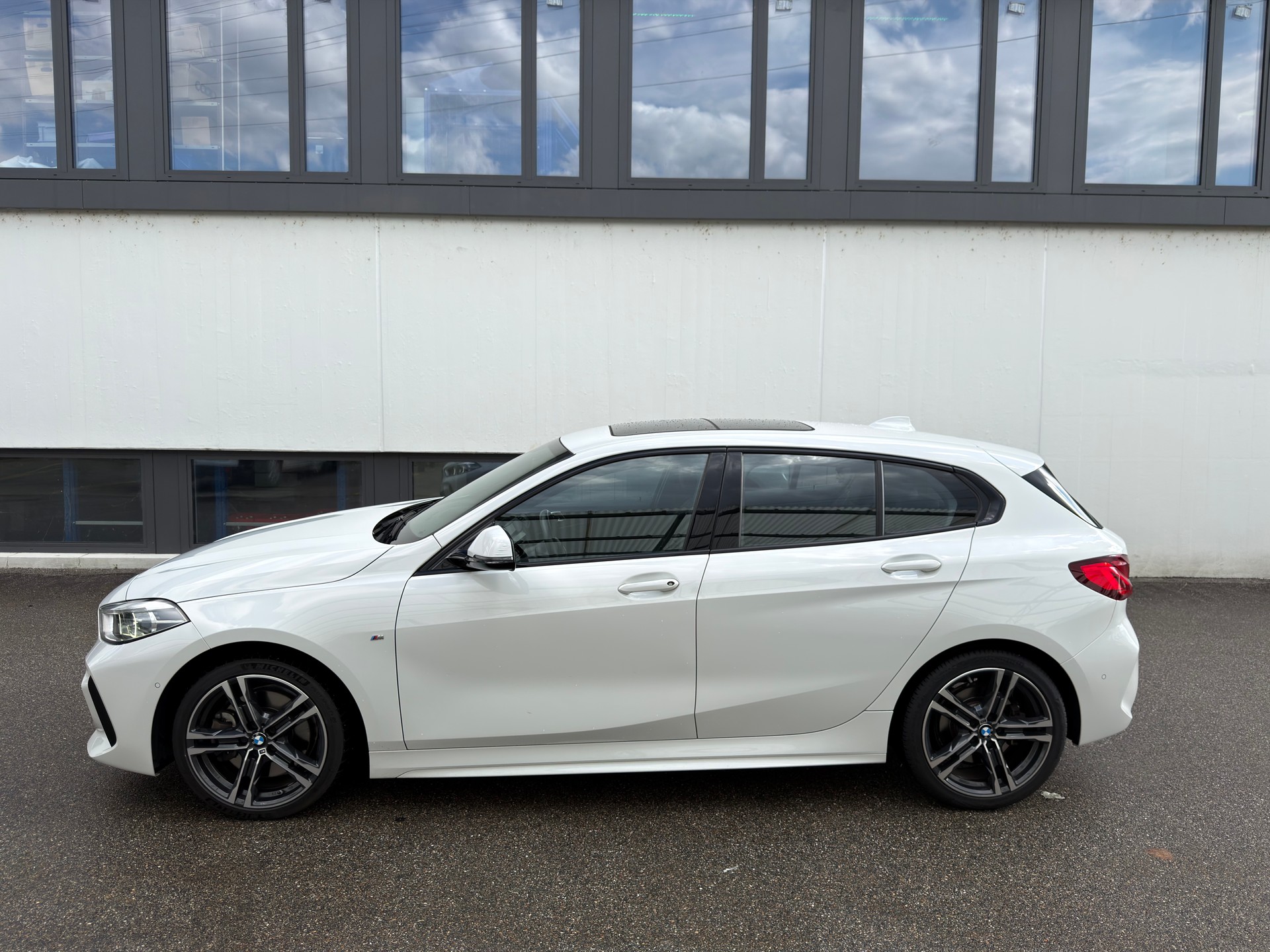 BMW 120d xDrive SAG M-Sportpaket-image-0