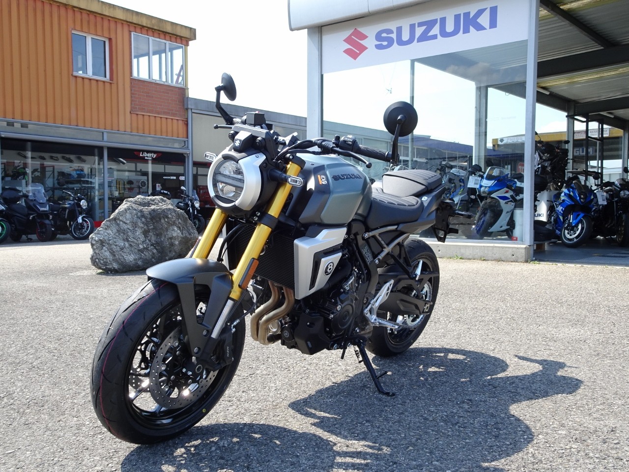 SUZUKI GSX-8 T-showroom-element-3