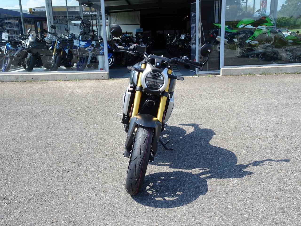 SUZUKI GSX-8 T-showroom-element-2