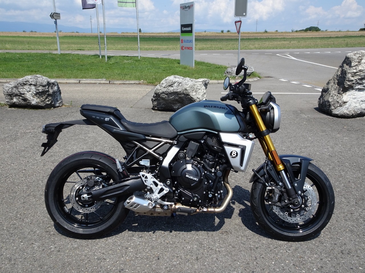 SUZUKI GSX-8 T