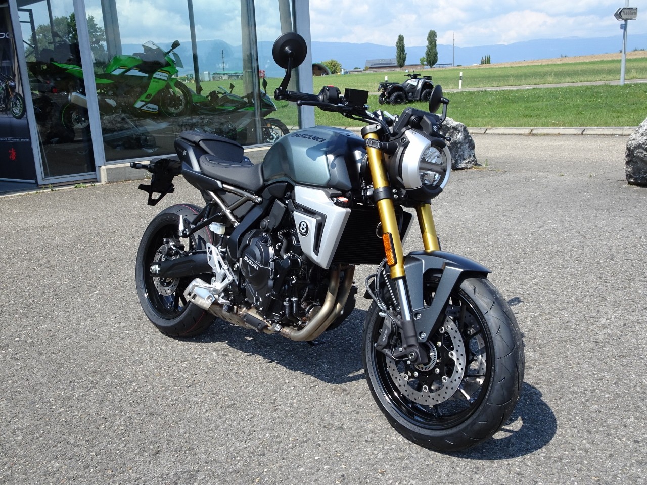 SUZUKI GSX-8 T-showroom-element-1