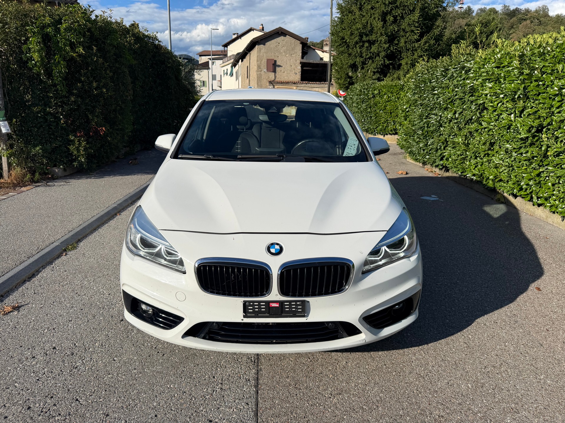 BMW 220d xDrive Active Tourer Steptronic-image-0