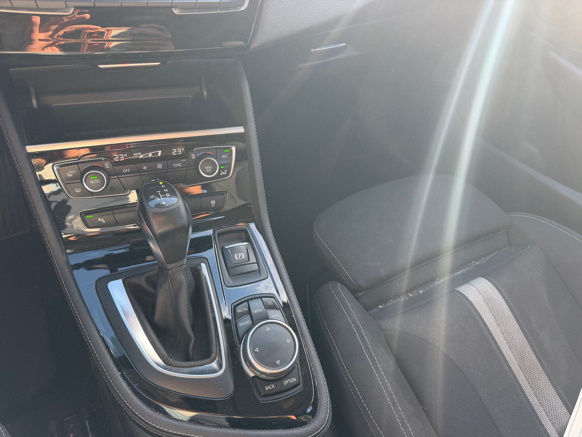 BMW 220d xDrive Active Tourer Steptronic-image-11