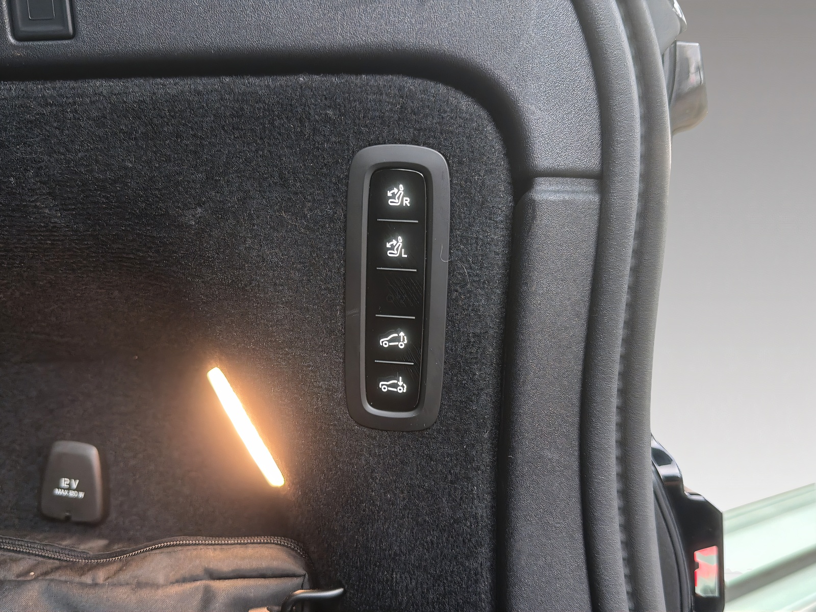 VOLVO EX90 Twin Plus AWD-image-21