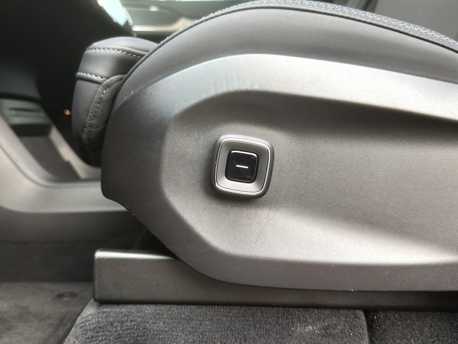 VOLVO EX90 Twin Plus AWD-image-15