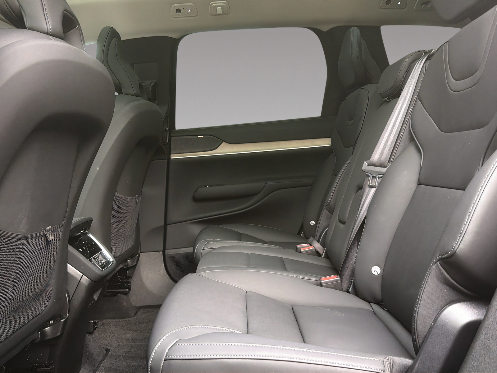 VOLVO EX90 Twin Plus AWD-image-17